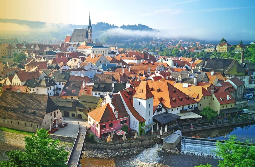 Exploring the Enchanting Town of Český Krumlov in South Bohemia: A Journey into the Past